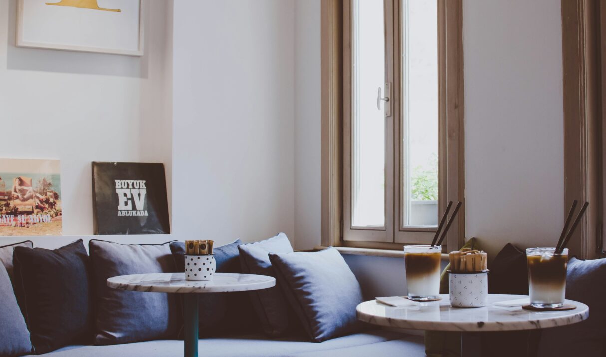 Creating a Cozy Café Atmosphere: What Makes Guests Stay?